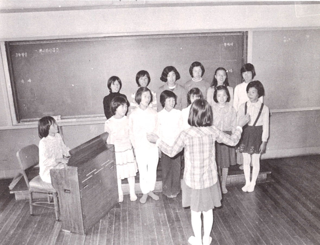 1981년 합창반.jpg