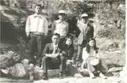 노은초등학교 수룡분교장 수룡폭포에서(1974)