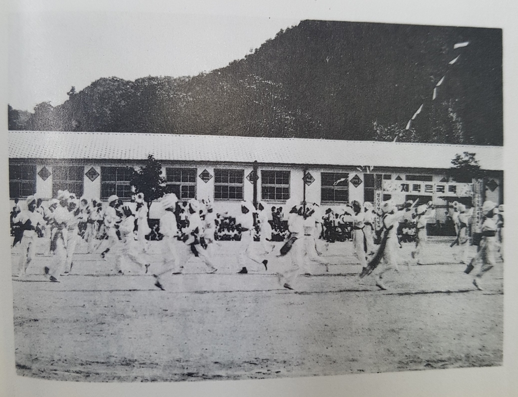1973년 졸업사진(범화초등학교 운동회).jpg