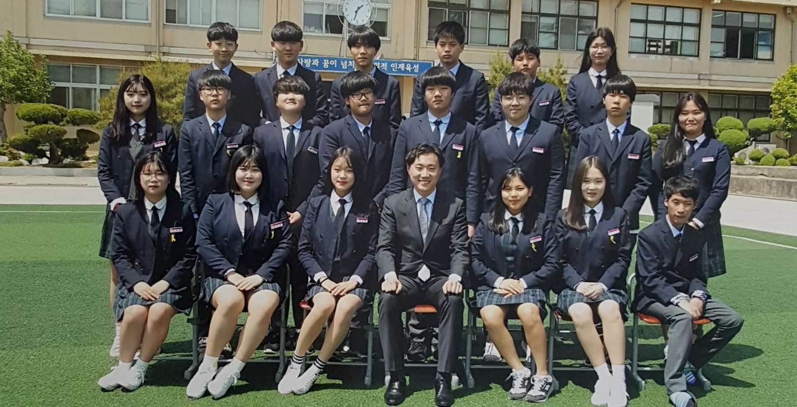 2019년 졸업사진(황간중학교 3-2).jpg