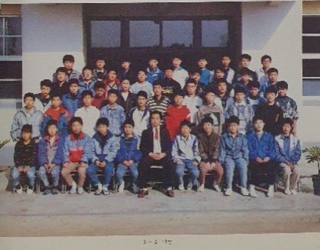 33회 졸업사진 3-2 (1989).jpg
