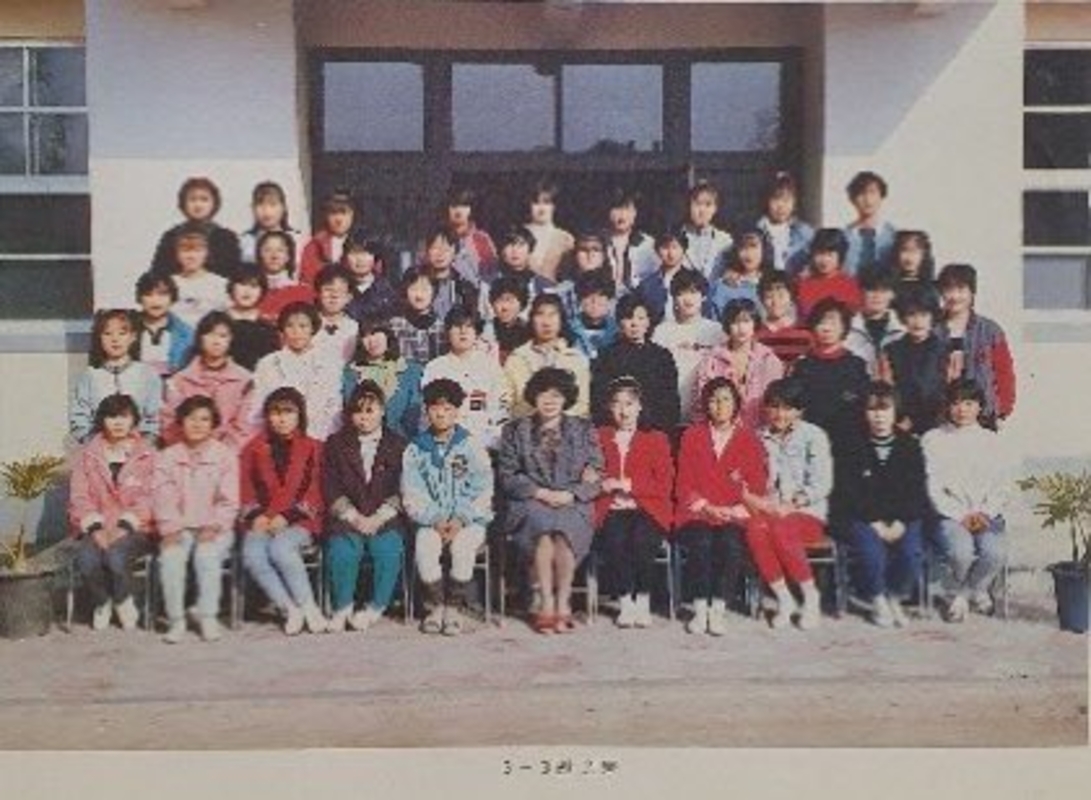 33회 졸업사진 3-3 (1989).jpg