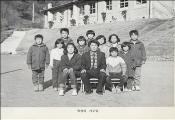  1986년 교지원과 학생(대강초 죽령분교)