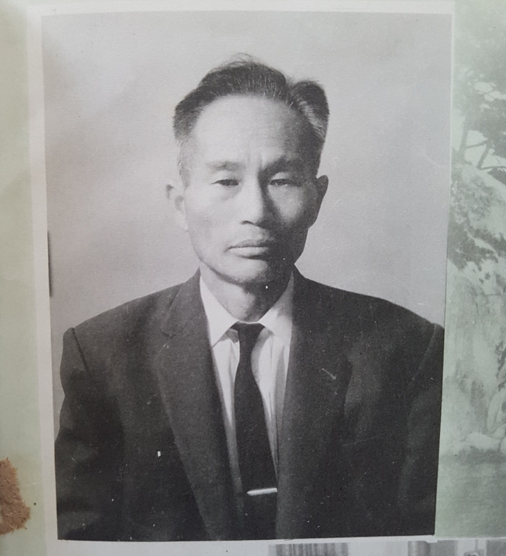 범화초등학교 1965년 교장선생님.jpg