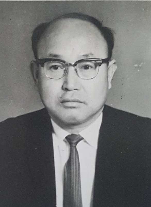 김원길 교장선생님(용문중)-1968.12.31.jpg