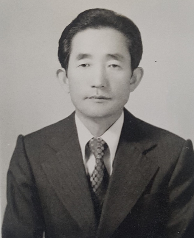 류동희 교감선생님(용문중)-1978.12.31.jpg