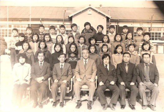 무극초등학교 사정분교장-제 32회 졸업사진