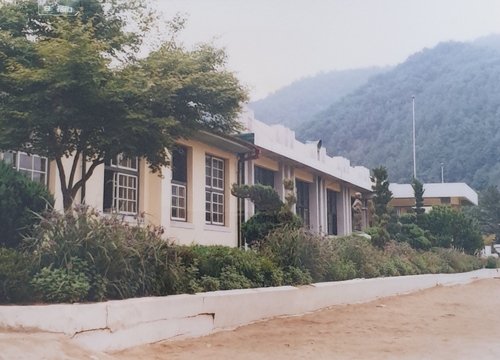 관기초등학교 기대분교장 학교 전경(1990년대)
